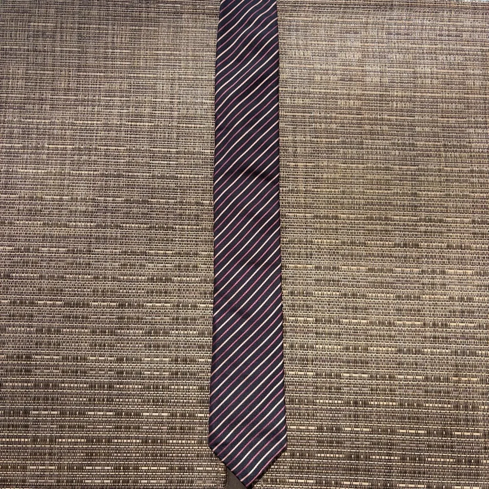 Boss Hugo Boss silk Navy Tie with Pink and White Diagonal Stripes Italy